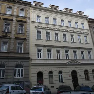 Continents Nearby Main Train And Bus Station Apartamento Praga