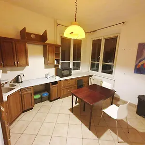 https://room-in-shadow-in-city-centre.krakowhotelspoland.com